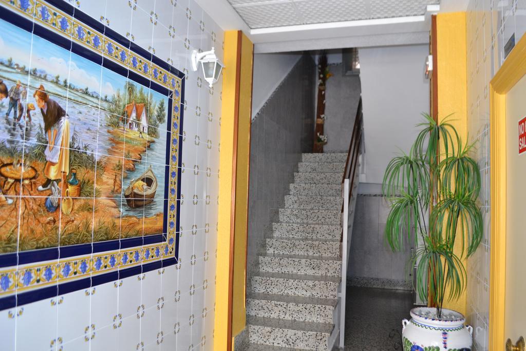Hostal La Pilarica Paterna Extérieur photo
