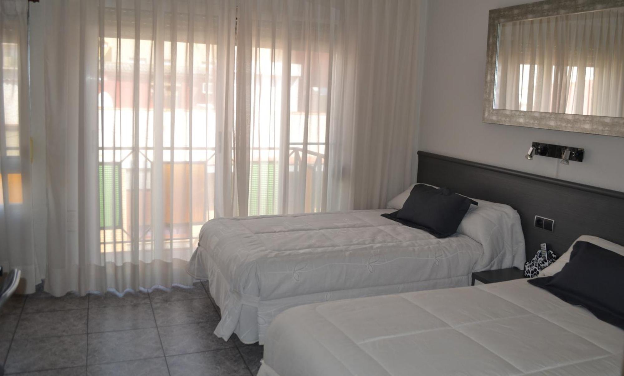 Hostal La Pilarica Paterna Chambre photo