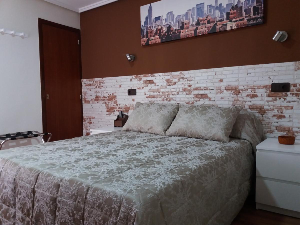 Hostal La Pilarica Paterna Extérieur photo