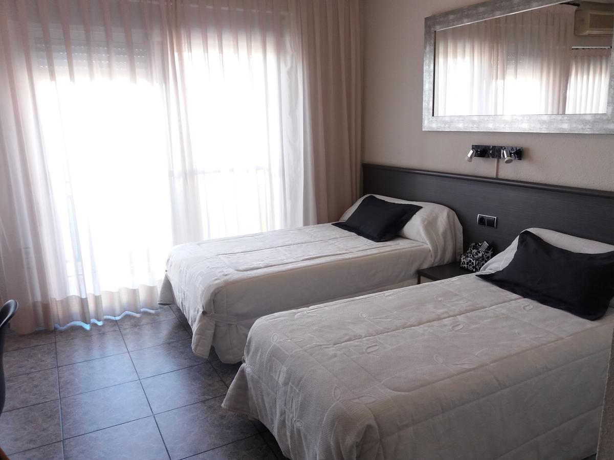 Hostal La Pilarica Paterna Extérieur photo