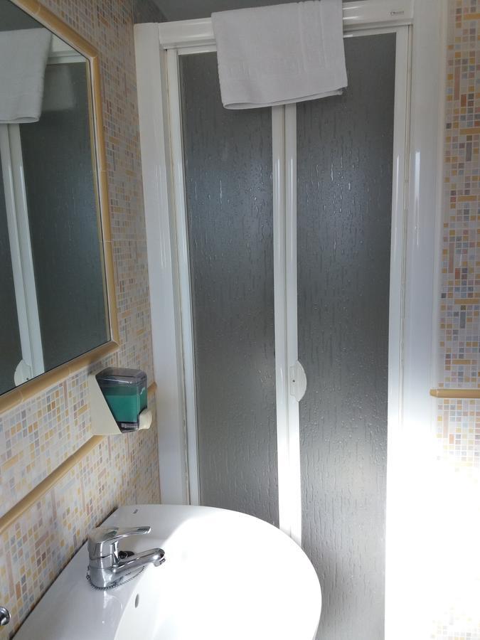 Hostal La Pilarica Paterna Extérieur photo
