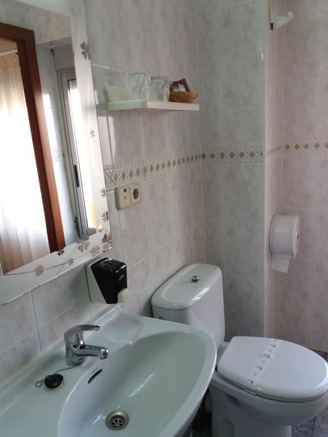Hostal La Pilarica Paterna Extérieur photo