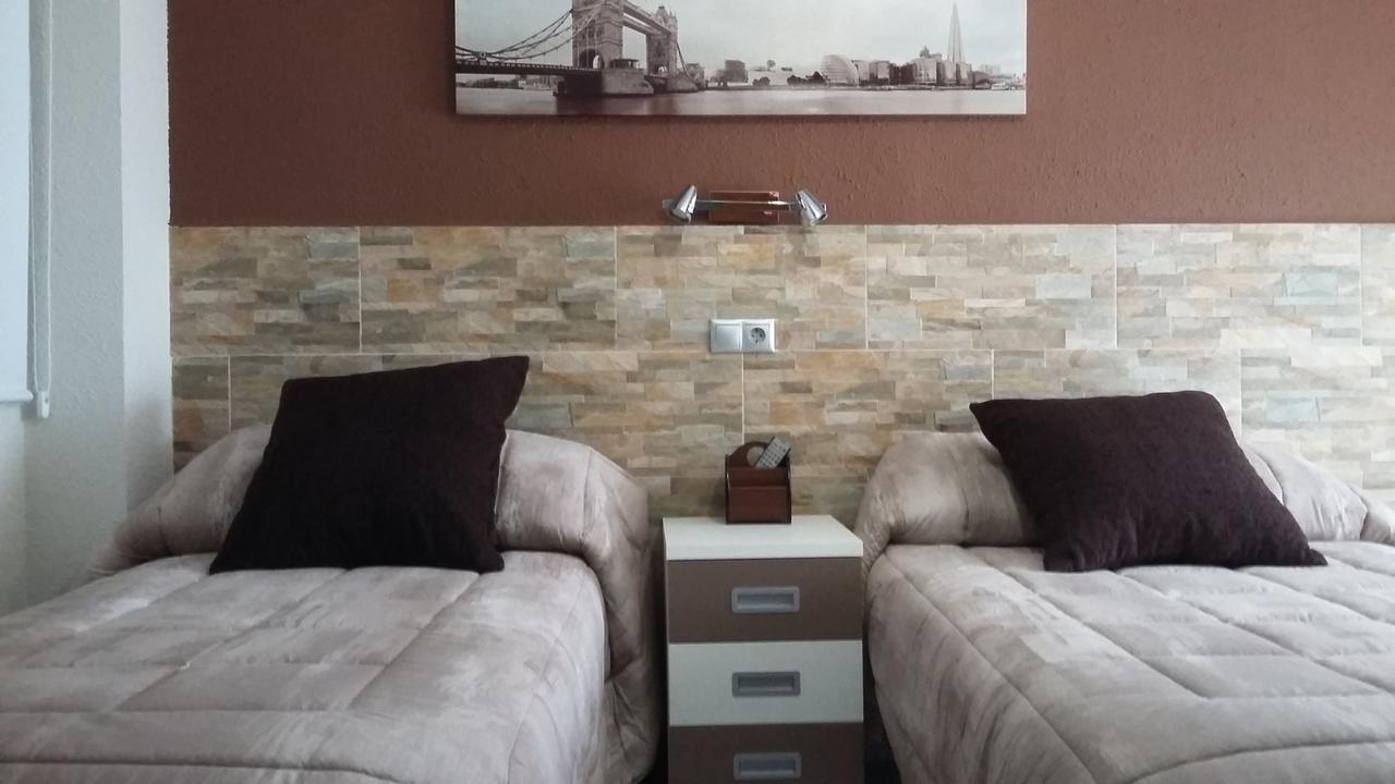 Hostal La Pilarica Paterna Extérieur photo