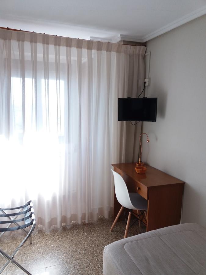 Hostal La Pilarica Paterna Extérieur photo