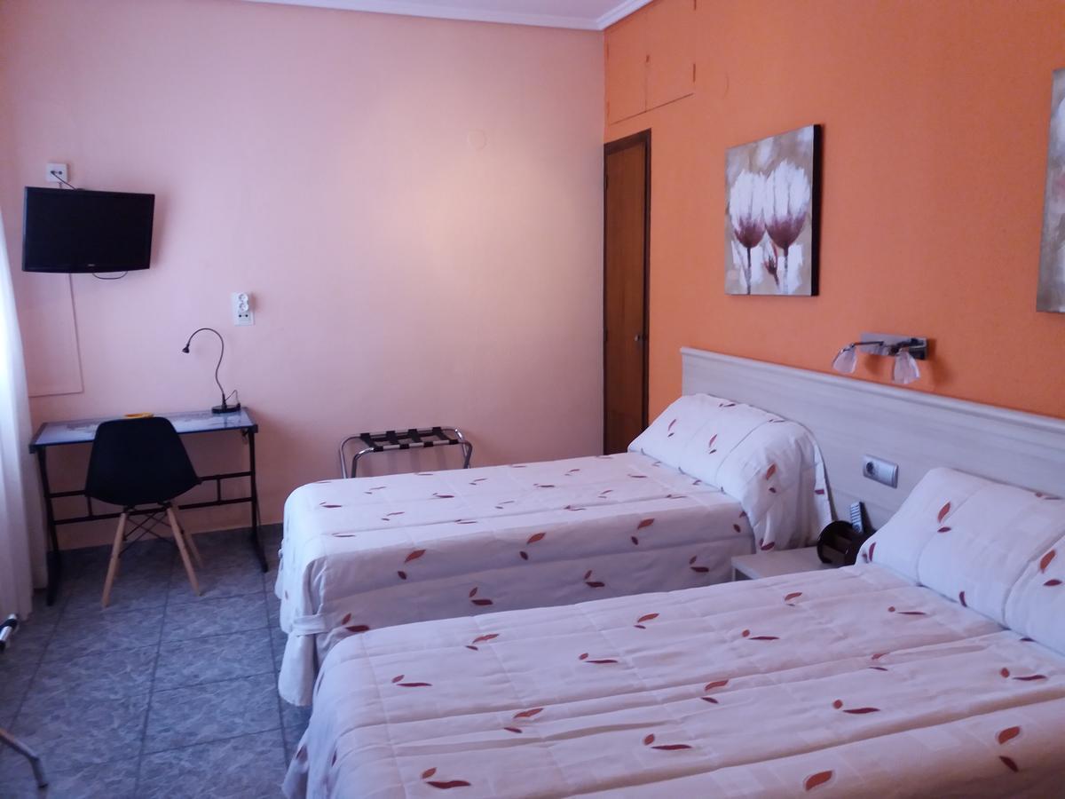 Hostal La Pilarica Paterna Extérieur photo