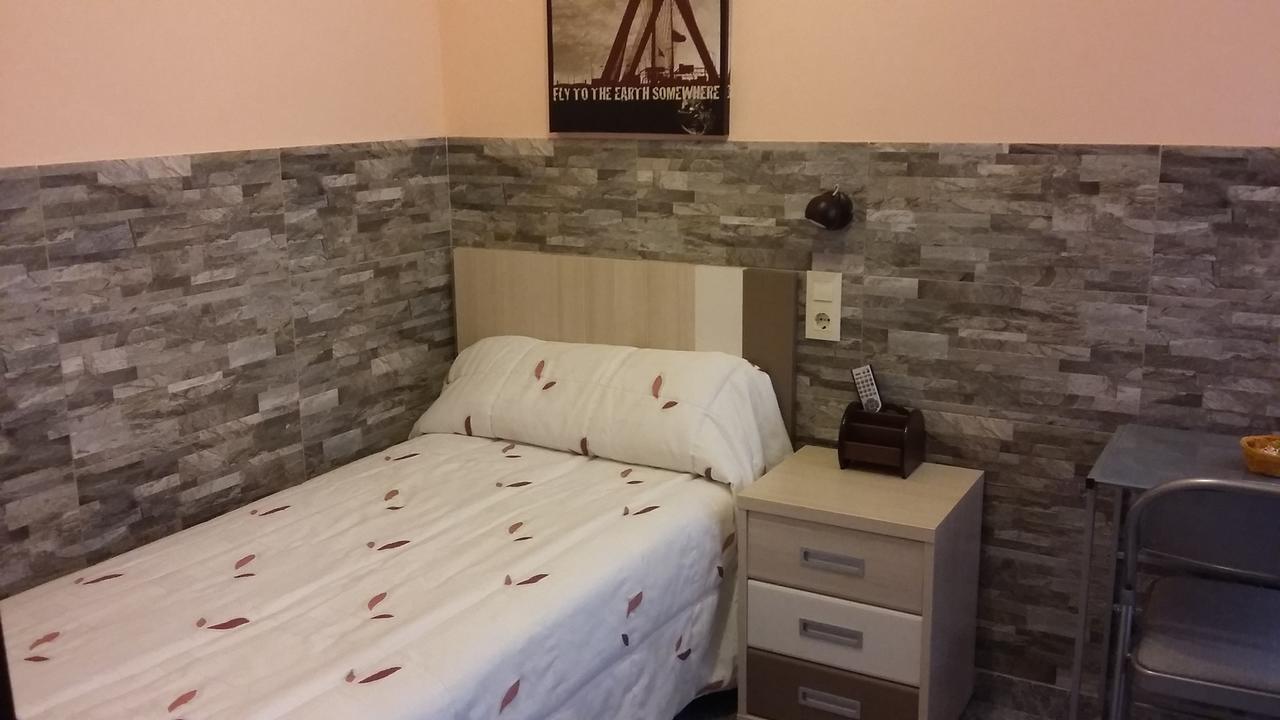 Hostal La Pilarica Paterna Extérieur photo