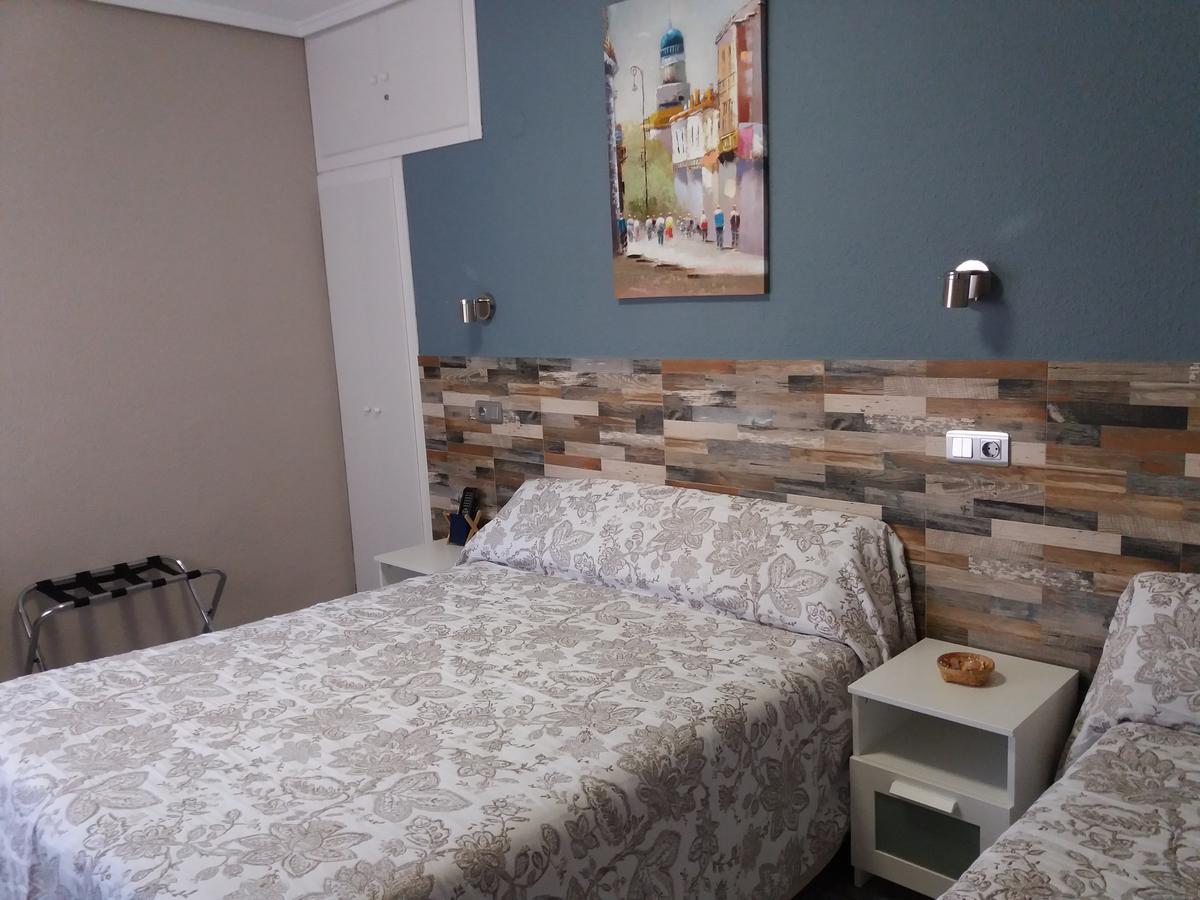 Hostal La Pilarica Paterna Extérieur photo