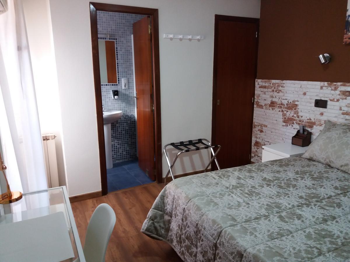 Hostal La Pilarica Paterna Extérieur photo