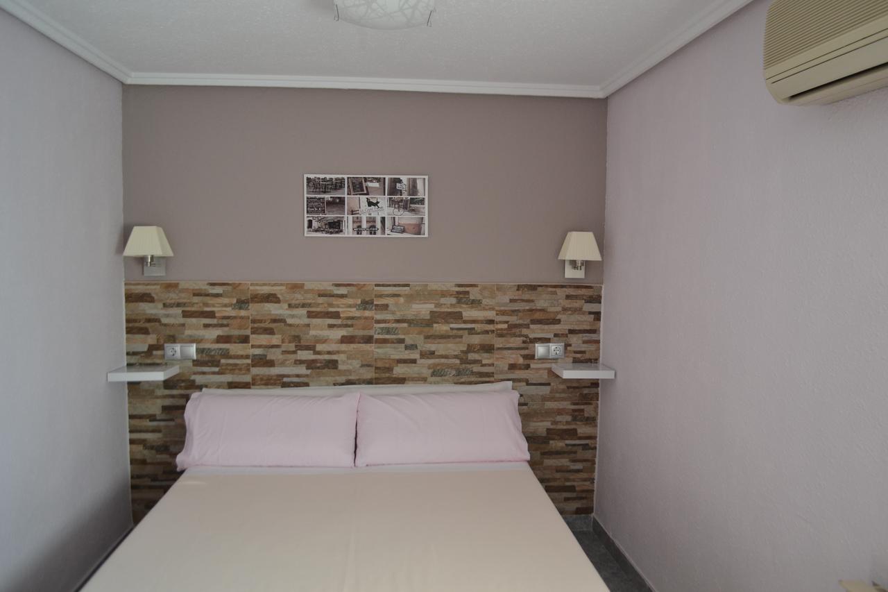 Hostal La Pilarica Paterna Extérieur photo
