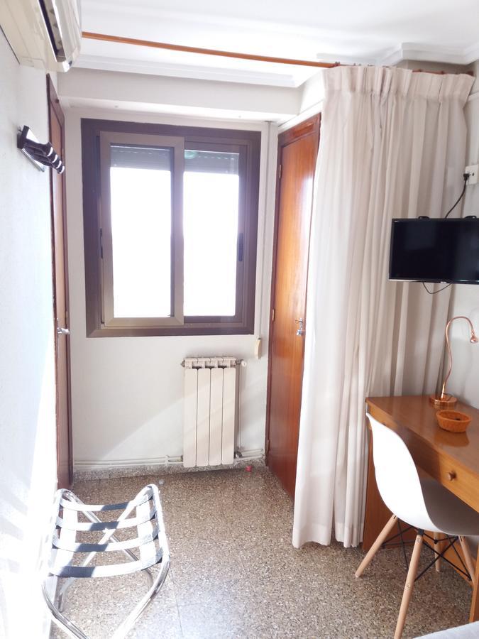 Hostal La Pilarica Paterna Extérieur photo