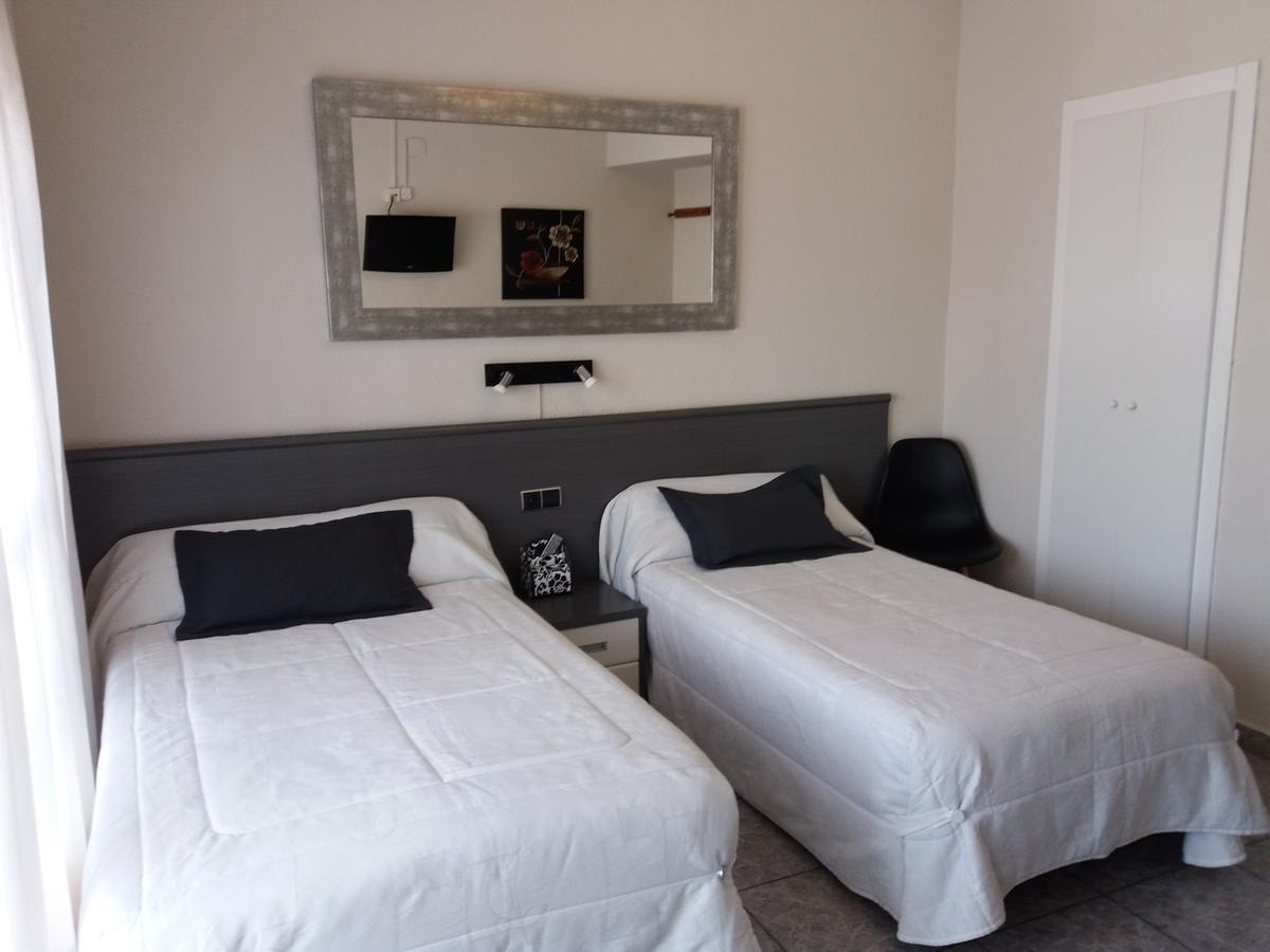 Hostal La Pilarica Paterna Extérieur photo