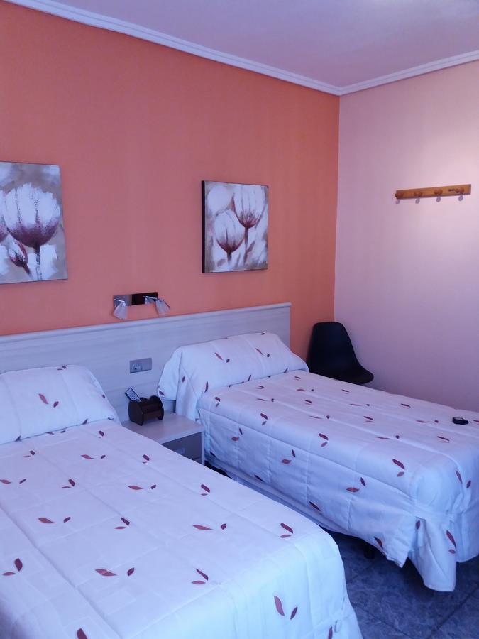 Hostal La Pilarica Paterna Extérieur photo